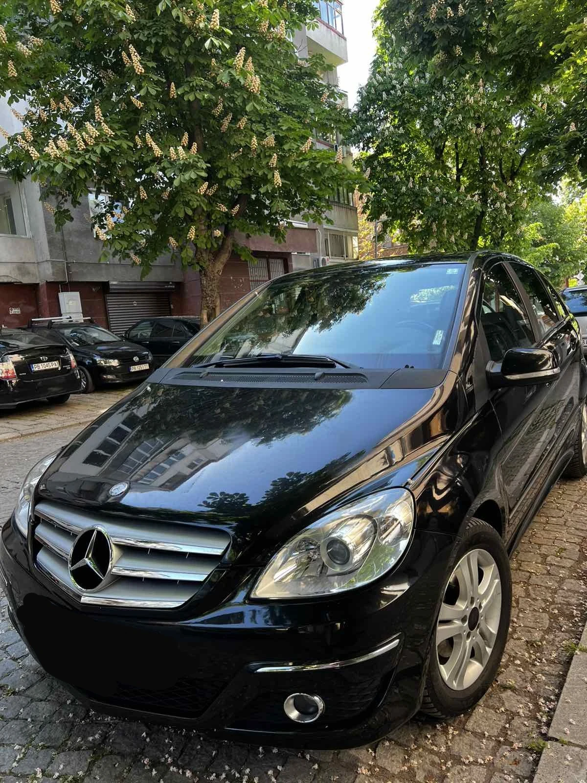 Mercedes-Benz B 180