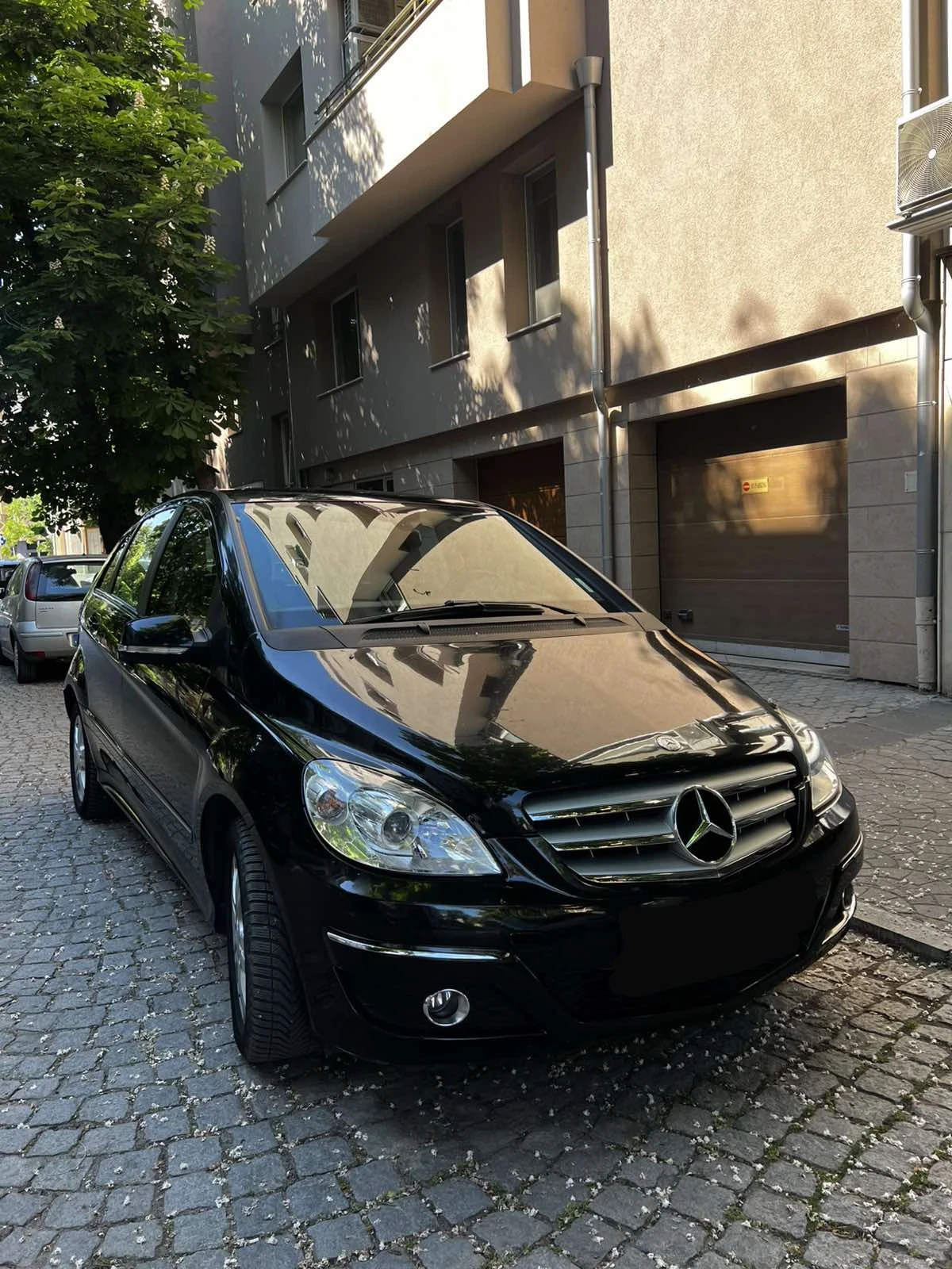 Mercedes-Benz B 180, снимка 2 - Автомобили и джипове - 54442635