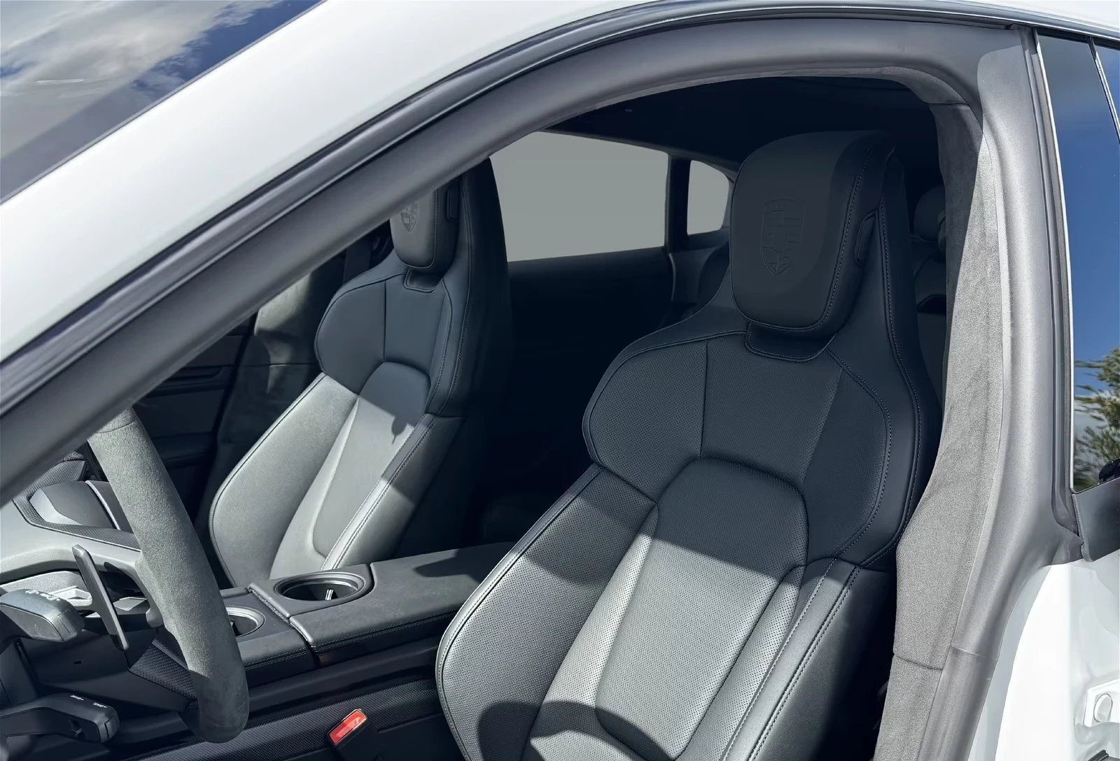 Porsche Taycan GTS / SPORT TURISMO / SPORT CHRONO/ PANO/ HUD/ 360, снимка 9 - Автомобили и джипове - 55098017