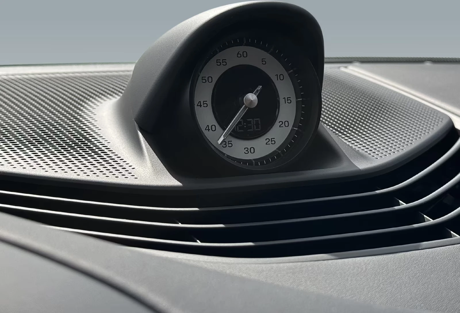 Porsche Taycan GTS / SPORT TURISMO / SPORT CHRONO/ PANO/ HUD/ 360, снимка 14 - Автомобили и джипове - 55098017