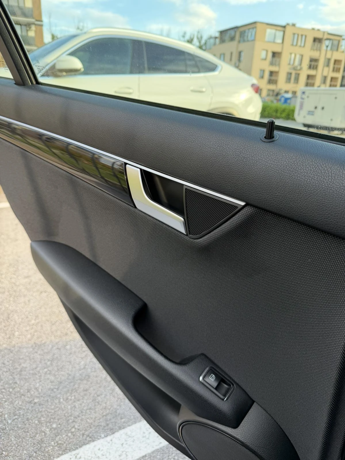 Mercedes-Benz C 200, снимка 11 - Автомобили и джипове - 55137551