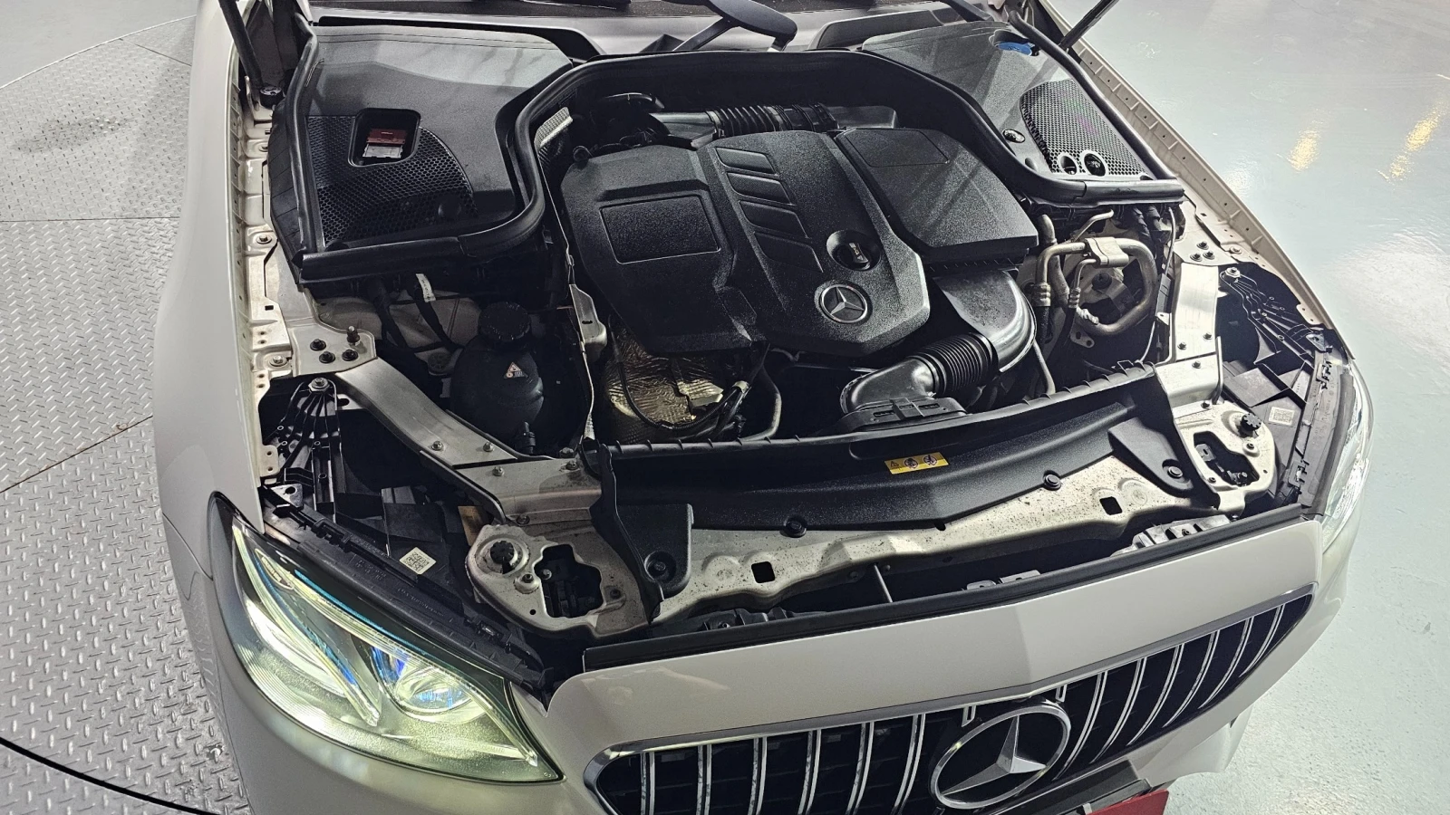 Mercedes-Benz E 220 2.0 9G-Tronic, снимка 5 - Автомобили и джипове - 55294436