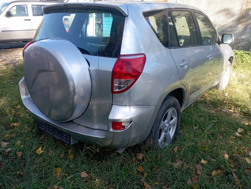 Toyota Rav4 D4D, снимка 4 - Автомобили и джипове - 47586348