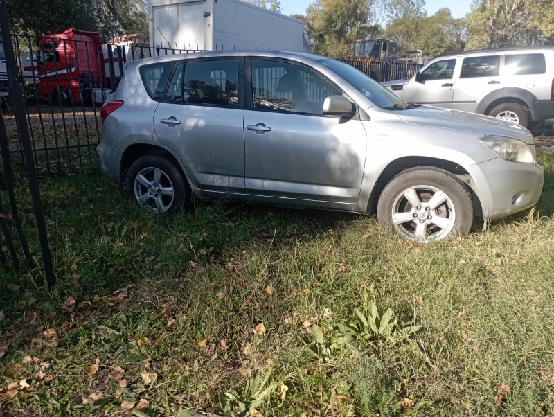 Toyota Rav4 D4D, снимка 3 - Автомобили и джипове - 47586348