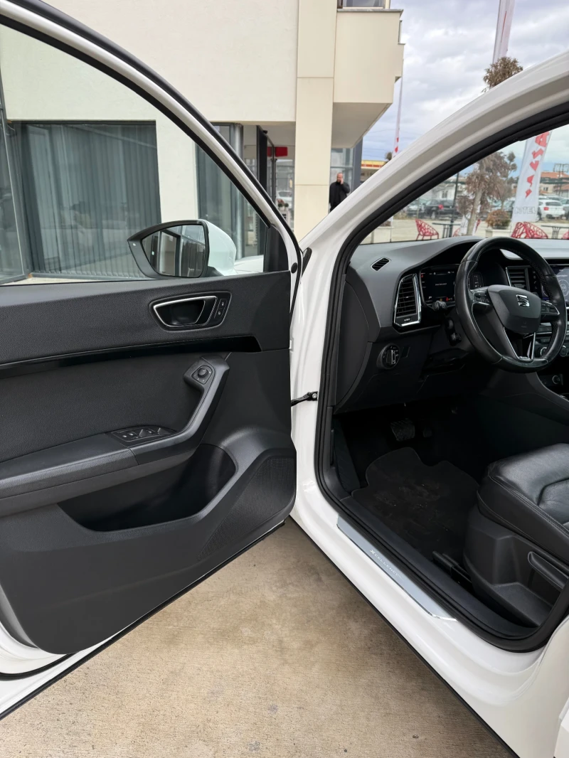 Seat Ateca Xcellence/DIGITAL/PANORAMA/LINE ASSIST/KEYLESS, снимка 13 - Автомобили и джипове - 48056571