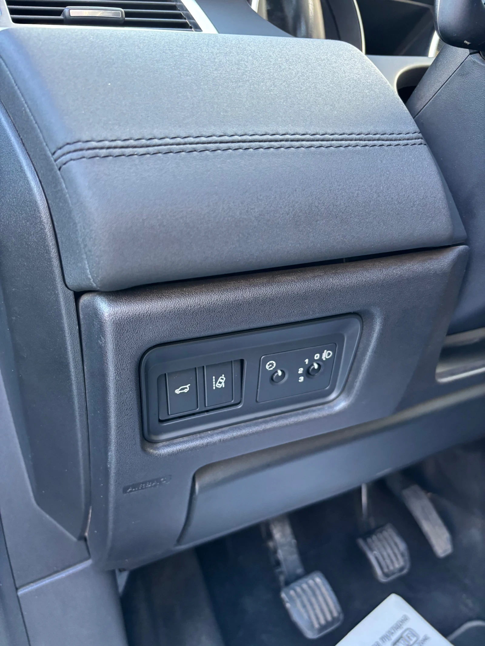 Land Rover Discovery, снимка 9 - Автомобили и джипове - 54160629