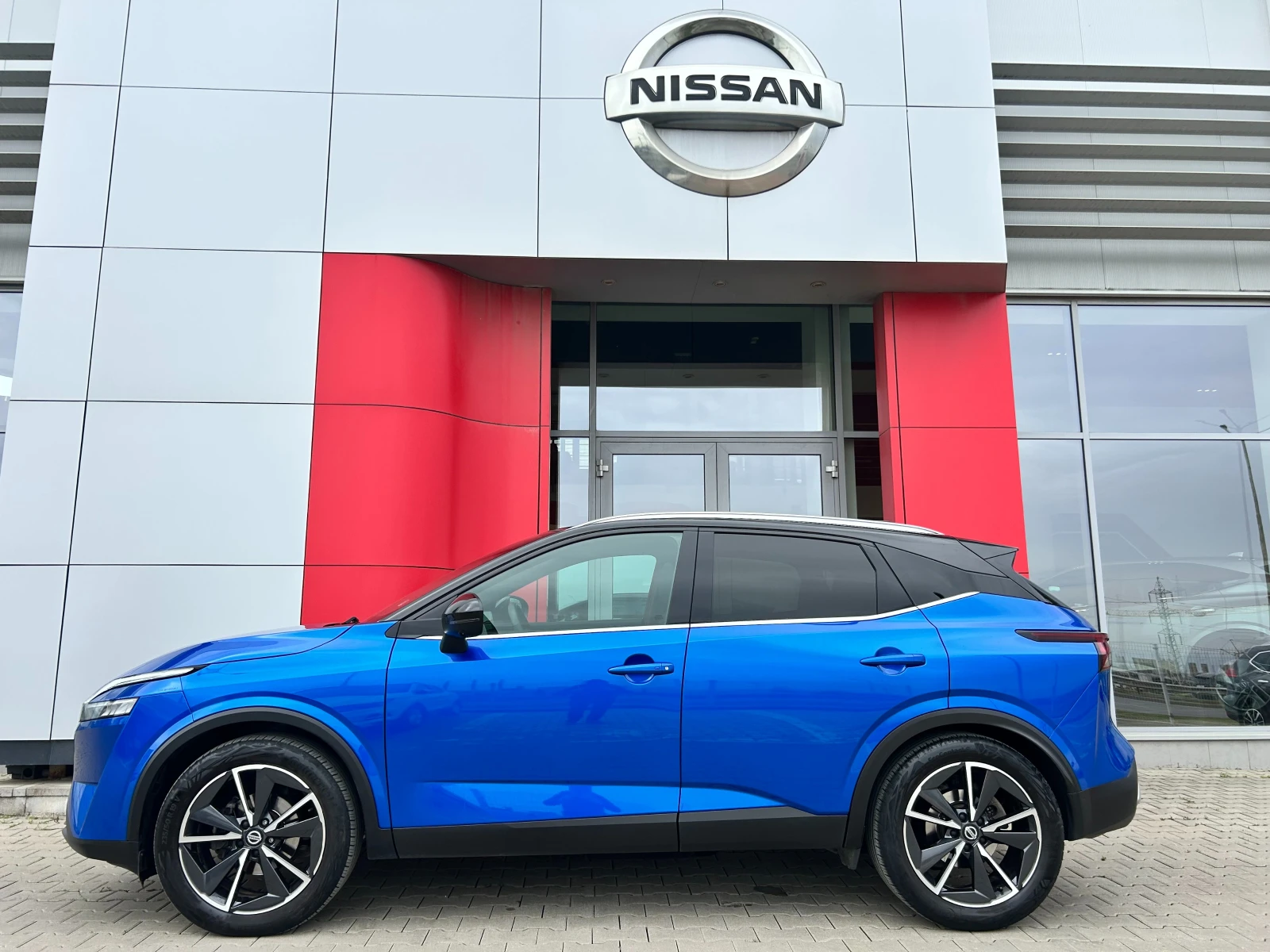 Nissan Qashqai 1.3 DDT Tekna 4x4, снимка 2 - Автомобили и джипове - 54522713