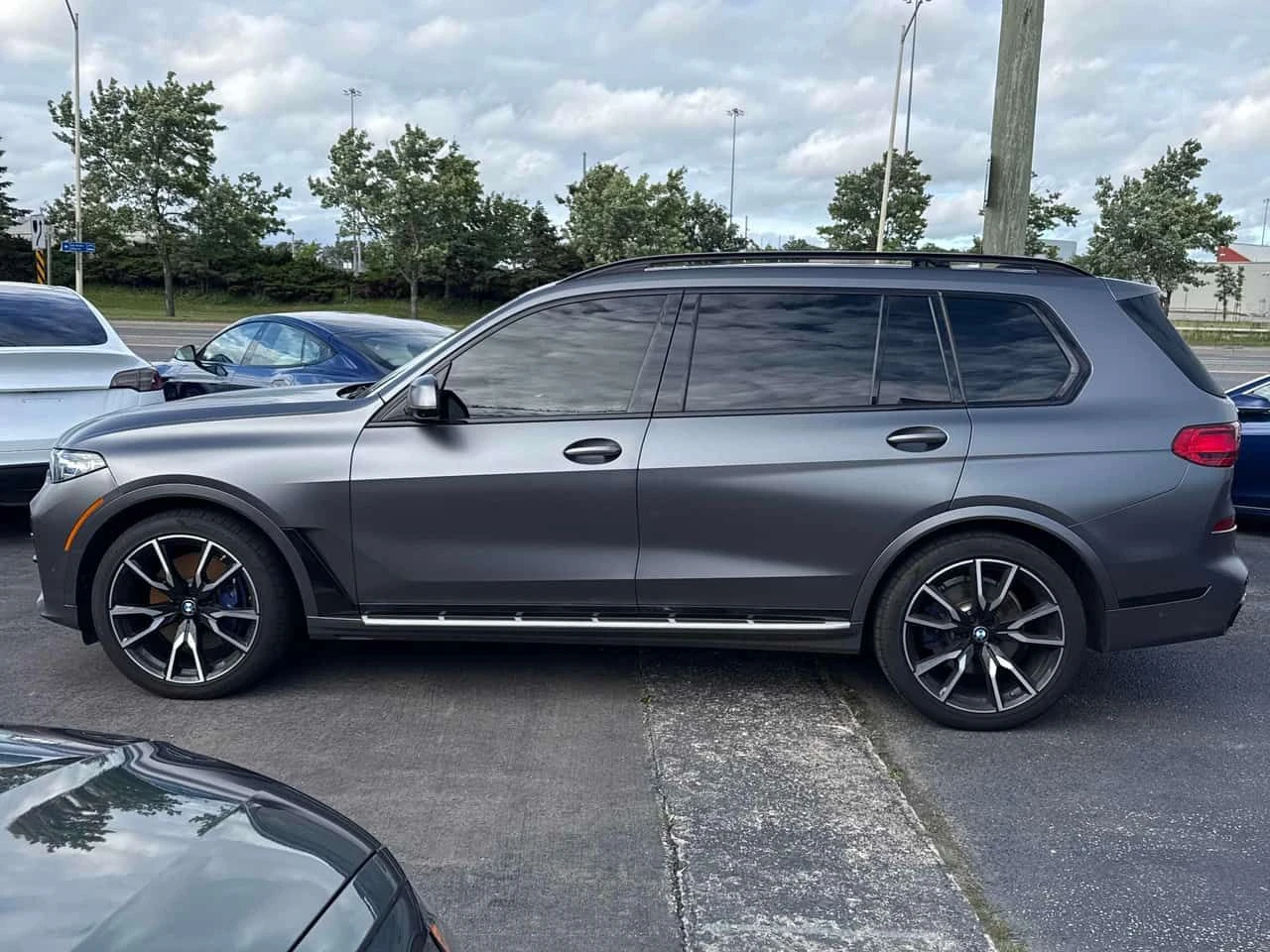 BMW X7 * xDrive50i * ДИСТРОНИК* 360КАМЕРА* ПАНО* ТЕЛЕВИЗО, снимка 2 - Автомобили и джипове - 54968274