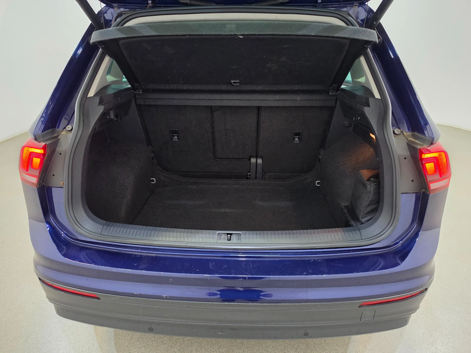 VW Tiguan 1.5 TSI Comfortline Auto / Pano / Дистро / Подгрев, снимка 7 - Автомобили и джипове - 55724990