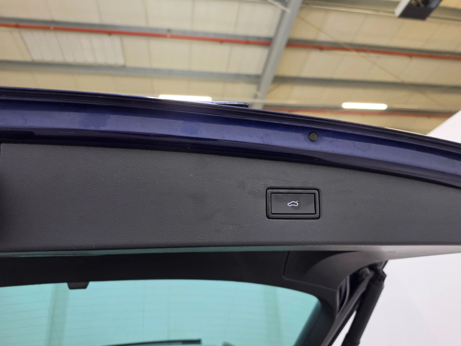 VW Tiguan 1.5 TSI Comfortline Auto / Pano / Дистро / Подгрев, снимка 16 - Автомобили и джипове - 55724990