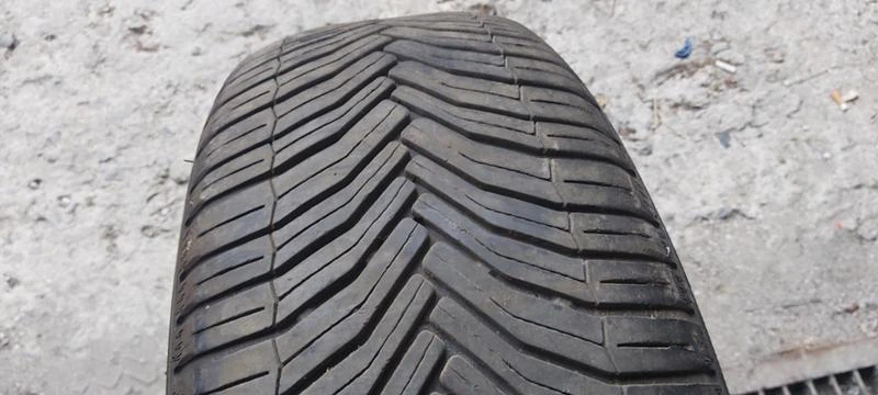 Гуми Летни 215/65R16, снимка 1 - Гуми и джанти - 33729743