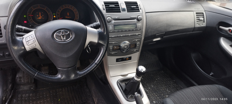 Toyota Corolla 2.0 D4D, снимка 13 - Автомобили и джипове - 41930615