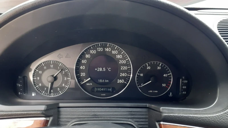 Mercedes-Benz E 270 2.7CDi 177k.c. Automatic , снимка 12 - Автомобили и джипове - 47548731