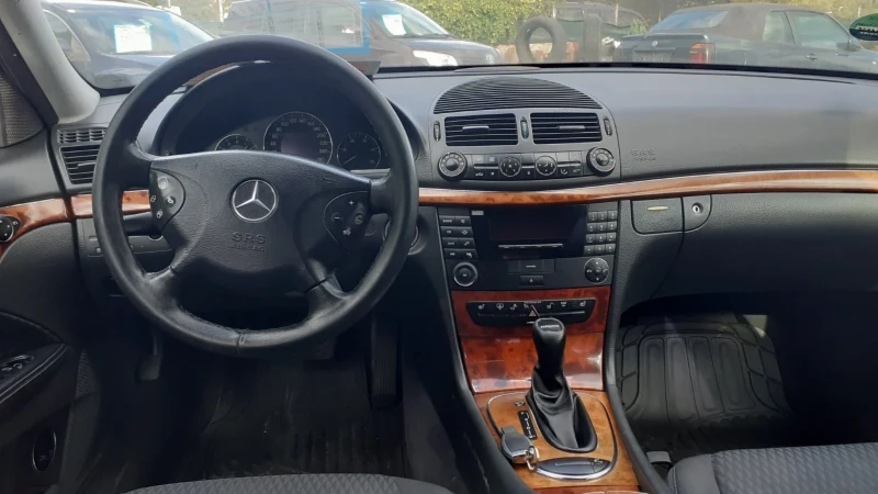 Mercedes-Benz E 270 2.7CDi 177k.c. Automatic , снимка 11 - Автомобили и джипове - 47548731