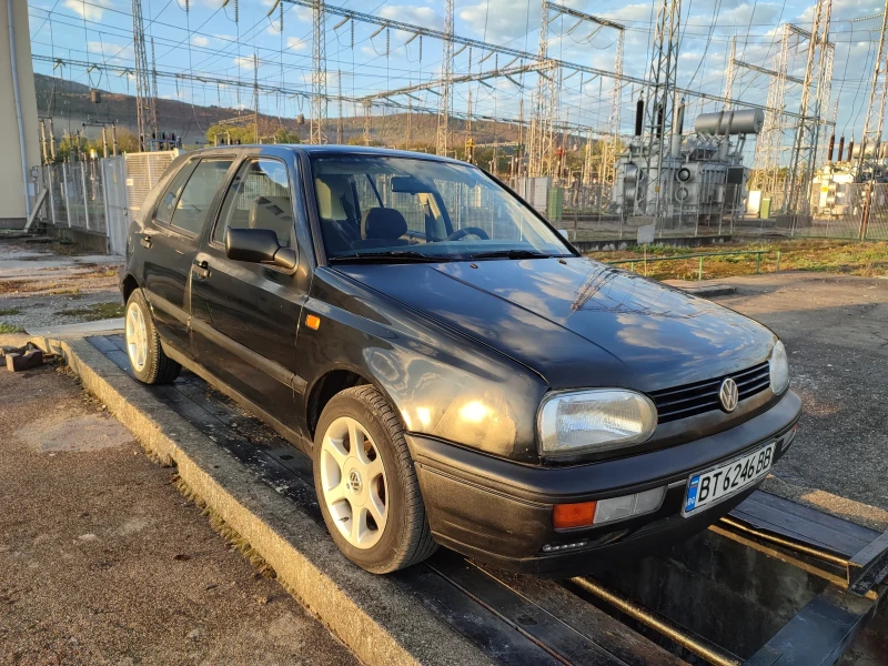 VW Golf, снимка 1 - Автомобили и джипове - 47597403