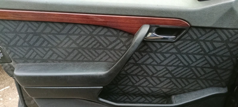 Mercedes-Benz C 180 Бензин, снимка 15 - Автомобили и джипове - 51917140