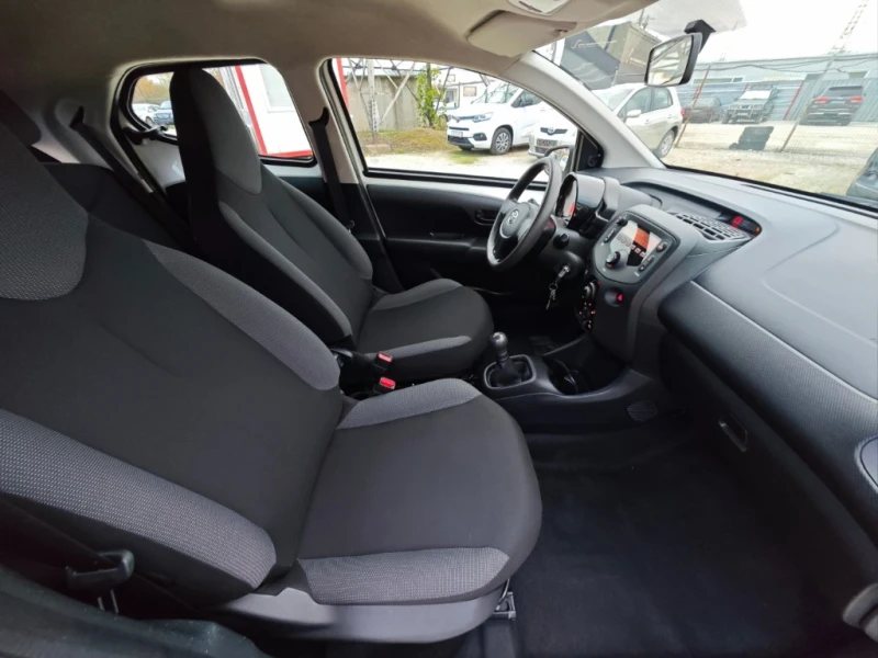 Toyota Aygo 1.0 VVTi 72 к.с , снимка 10 - Автомобили и джипове - 52951519