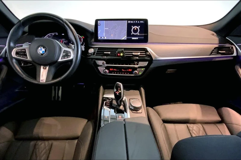 BMW 530 M-Package HeadUp* АвтоКредит* (ЦЕНА ДО БГ), снимка 10 - Автомобили и джипове - 53192549