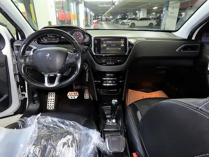Peugeot 2008 1.6 BlueHDI - САМО 30% АВАНС, снимка 10 - Автомобили и джипове - 56016757