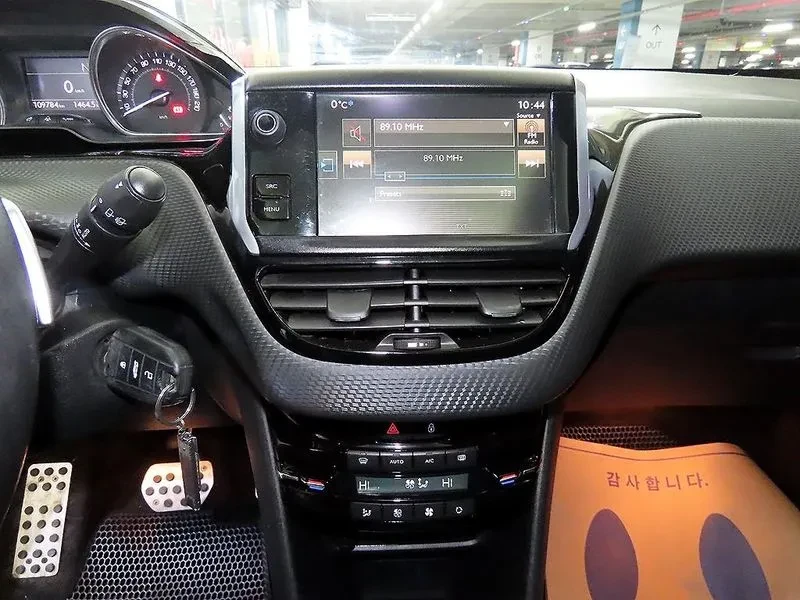 Peugeot 2008 1.6 BlueHDI - САМО 30% АВАНС, снимка 11 - Автомобили и джипове - 56016757