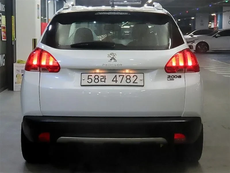 Peugeot 2008 1.6 BlueHDI - САМО 30% АВАНС, снимка 5 - Автомобили и джипове - 56016757