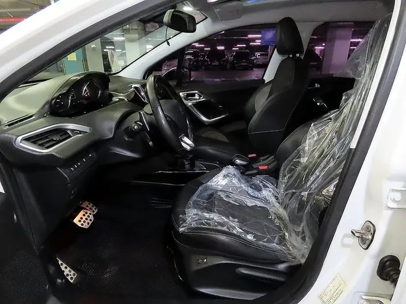 Peugeot 2008 1.6 BlueHDI - САМО 30% АВАНС, снимка 6 - Автомобили и джипове - 56016757