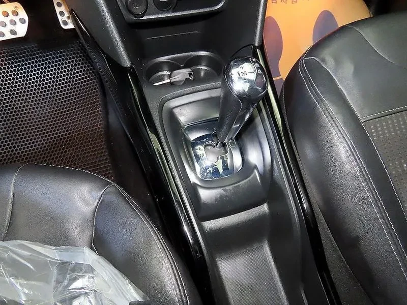 Peugeot 2008 1.6 BlueHDI - САМО 30% АВАНС, снимка 12 - Автомобили и джипове - 56016757