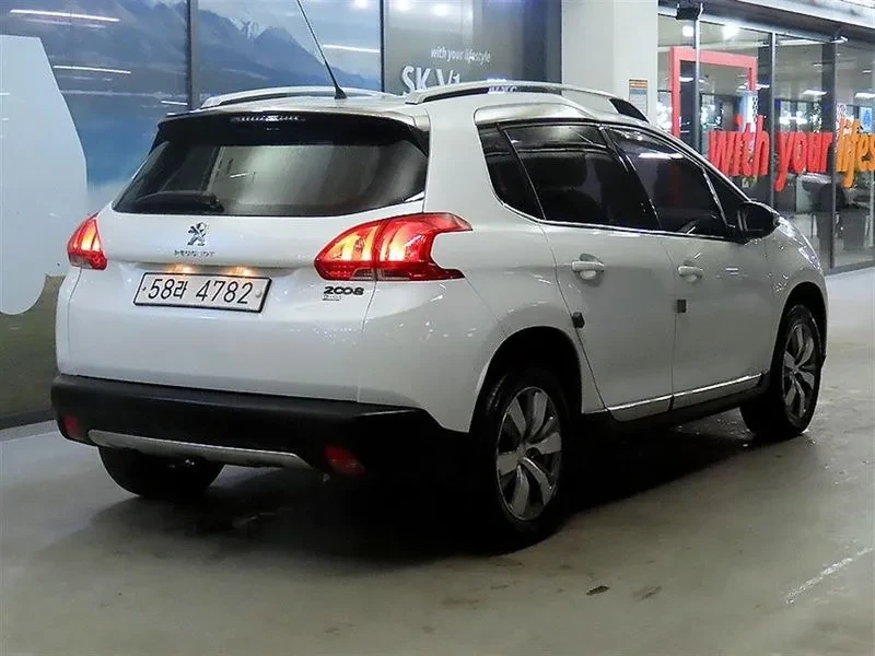 Peugeot 2008 1.6 BlueHDI - САМО 30% АВАНС, снимка 4 - Автомобили и джипове - 56016757