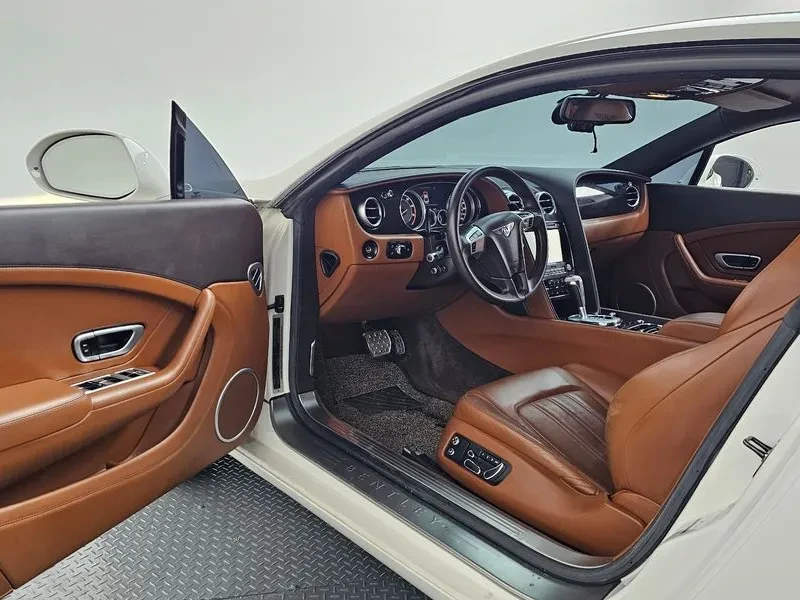 Bentley Continental GT 4.0 - САМО 30% АВАНС, снимка 10 - Автомобили и джипове - 56222653
