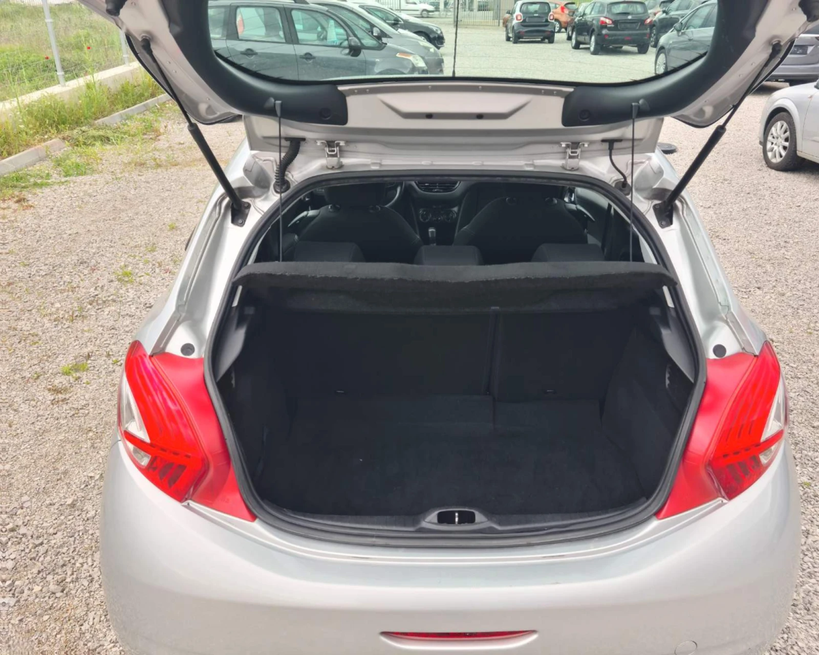Peugeot 208 1.4HDi-3 врати,    2013г. EURO 5B 144158 KM - изображение 10