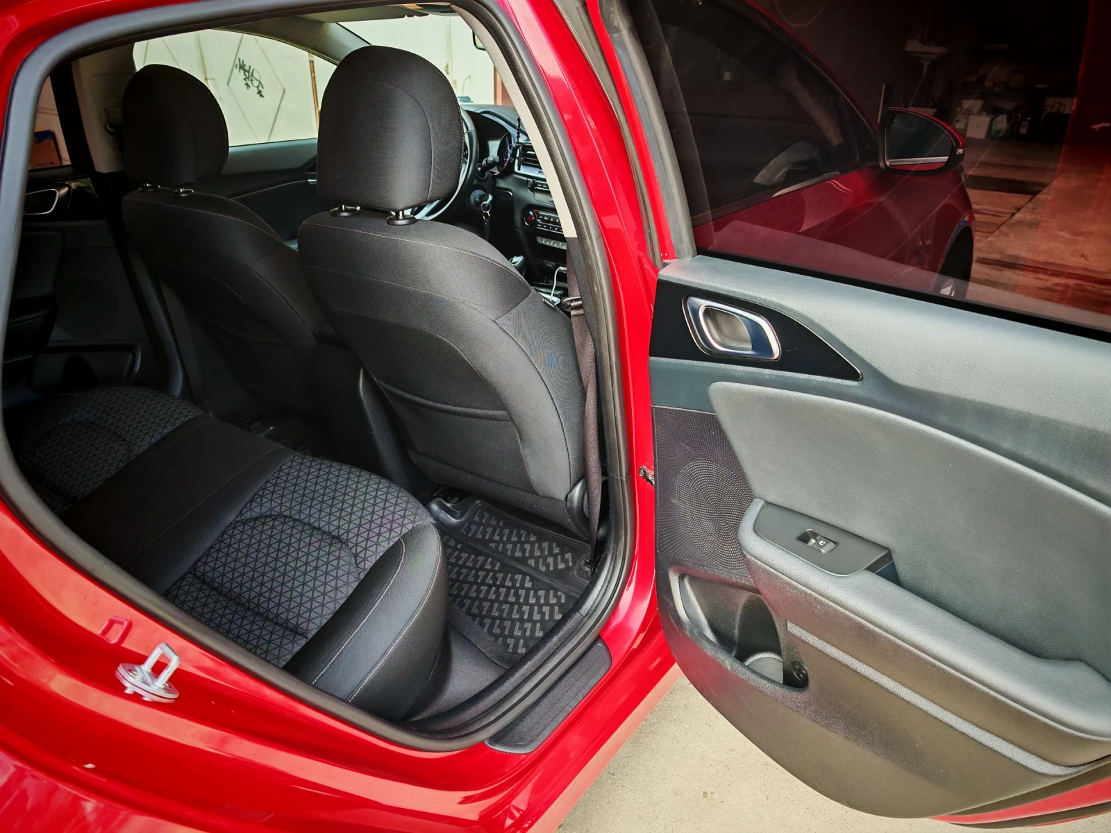 Kia Ceed 1.4 MPI 99к. - изображение 2