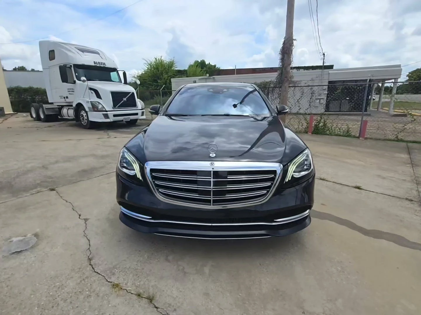 Mercedes-Benz S 560 ОБДУХВАНЕ/МАСАЖ/ДИСТРОНИК/ФУЛ ЕКСТРИ! ПЕРФЕКТНА!!! - изображение 2