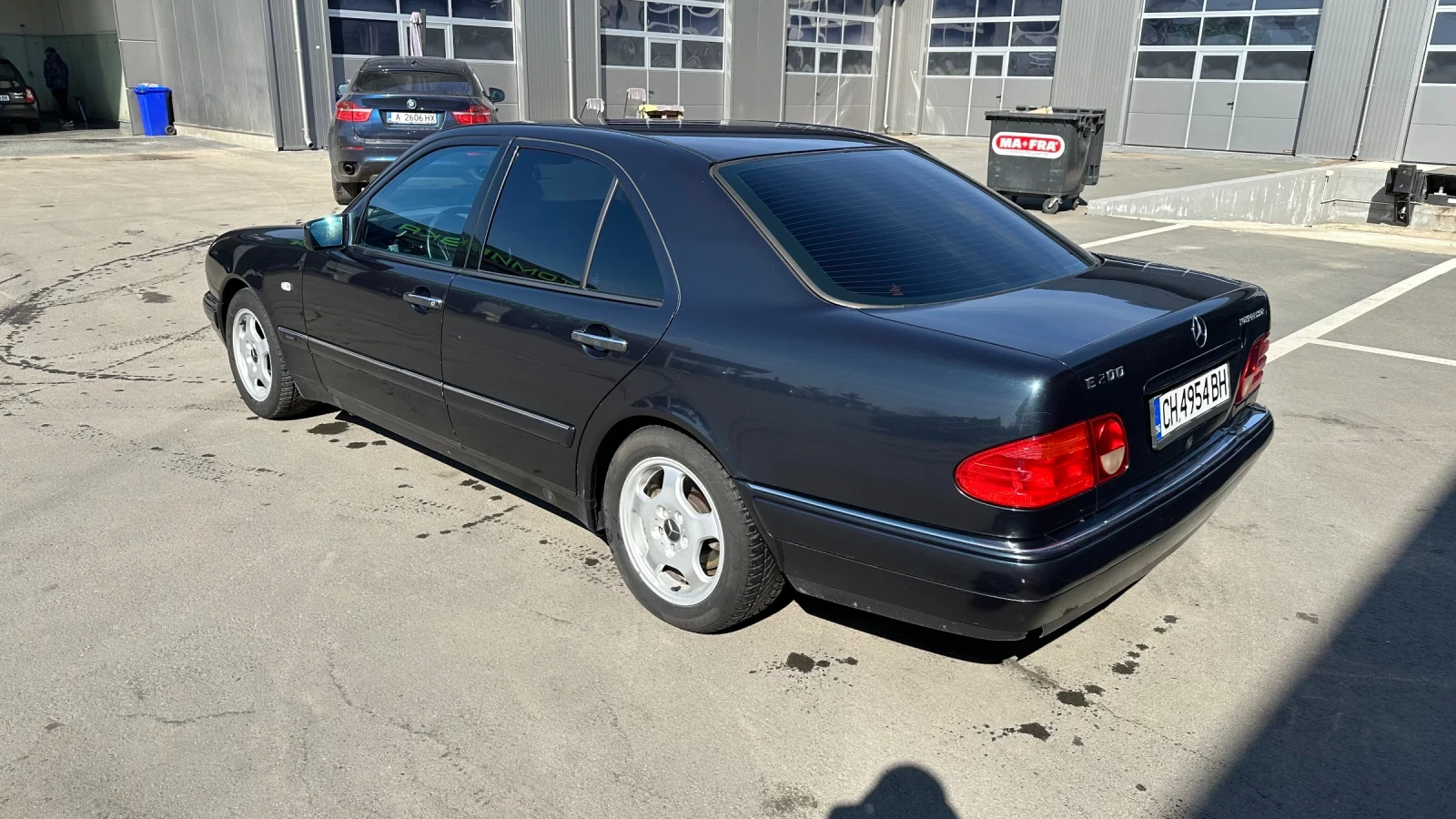 Mercedes-Benz E 200 Compressor, снимка 4 - Автомобили и джипове - 53816142