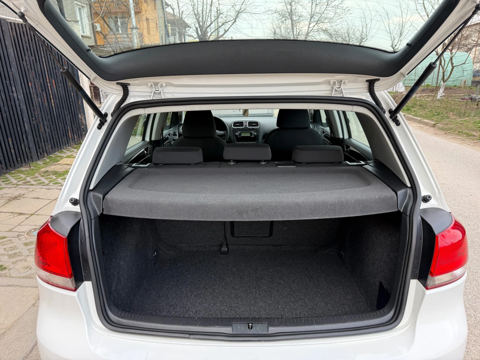 VW Golf 6 1.6i 102kc, снимка 12 - Автомобили и джипове - 53879281