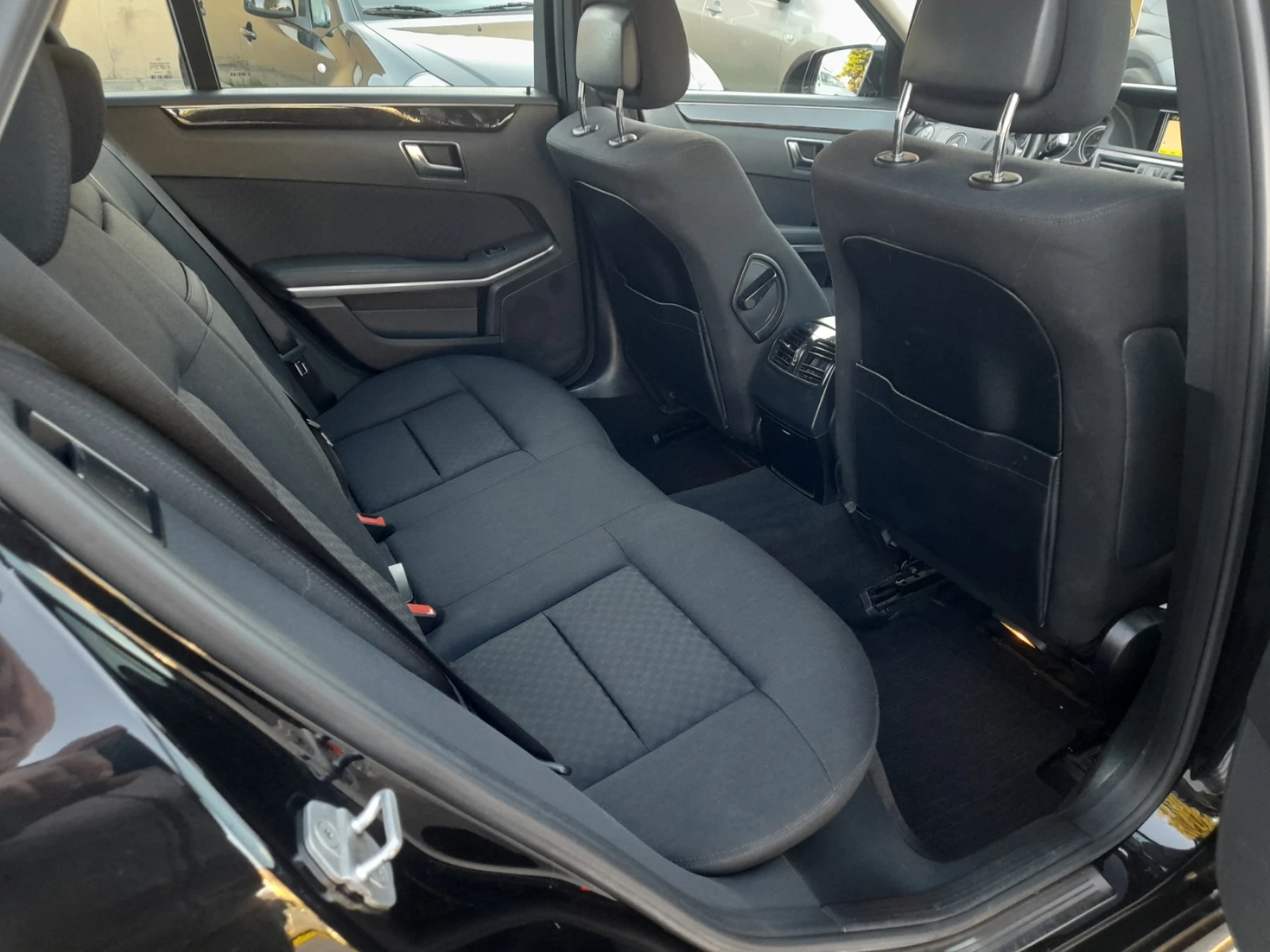 Mercedes-Benz E 220 2.2CDI, снимка 13 - Автомобили и джипове - 54155864