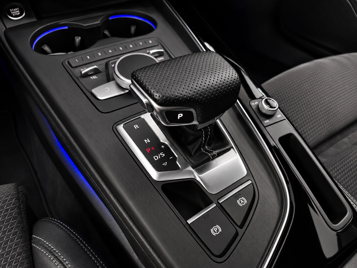 Audi A4 3XSLINE::DISTRONIK::PANORAMA::QUATTRO ::MASSAGE::, снимка 12 - Автомобили и джипове - 54717478