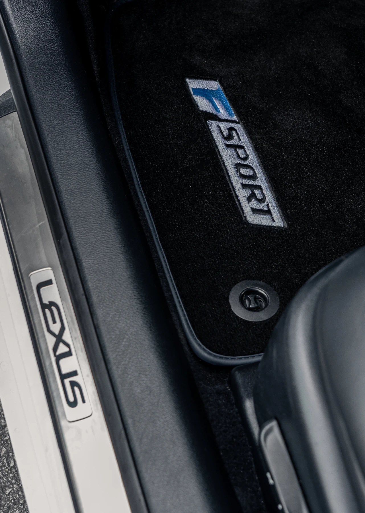 Lexus IS 300 F Sport , снимка 11 - Автомобили и джипове - 55073829