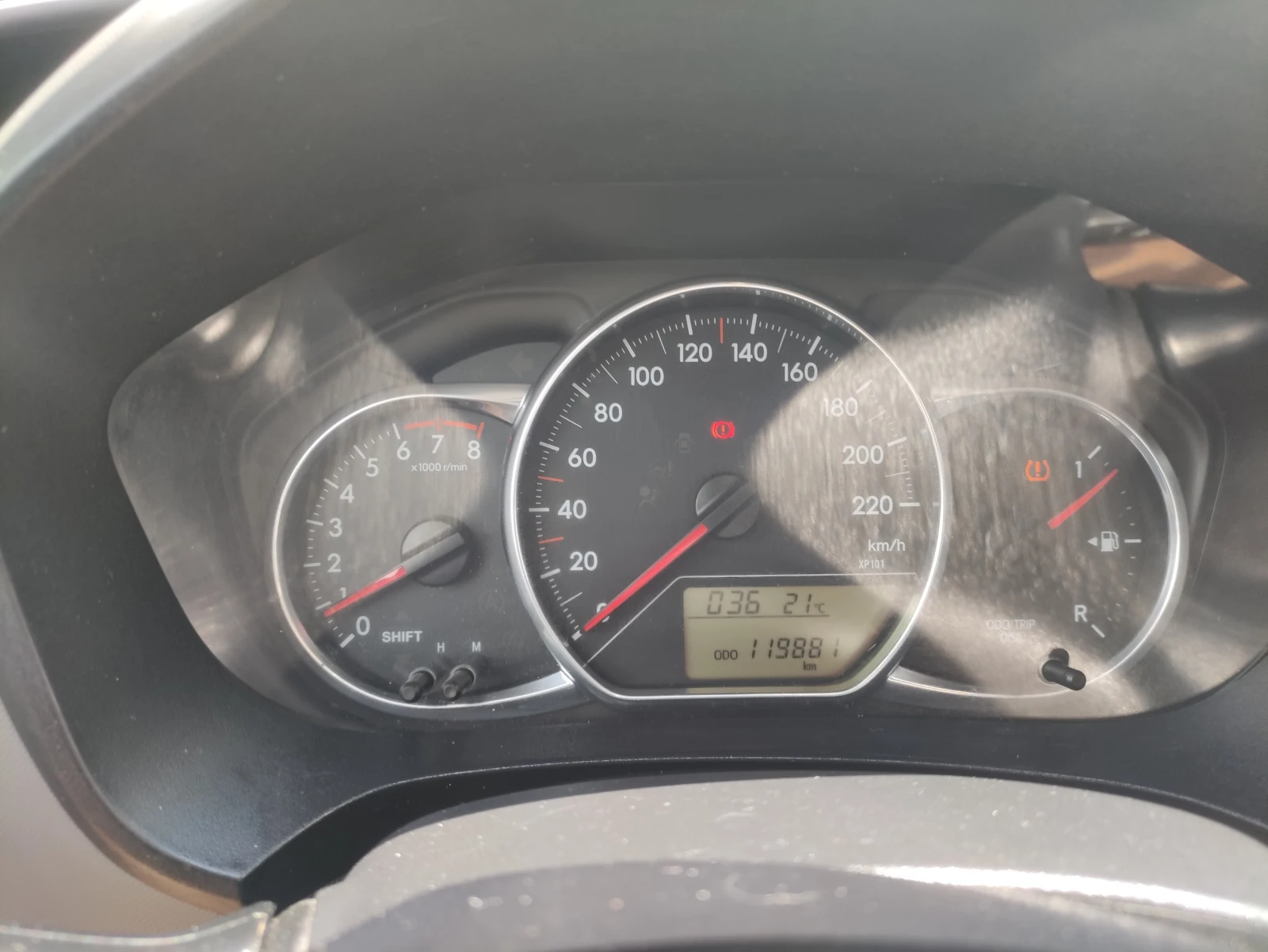 Toyota Yaris 1, 3 vvt като нов 119000км фул екстри  6ск  евро 6, снимка 9 - Автомобили и джипове - 54975884