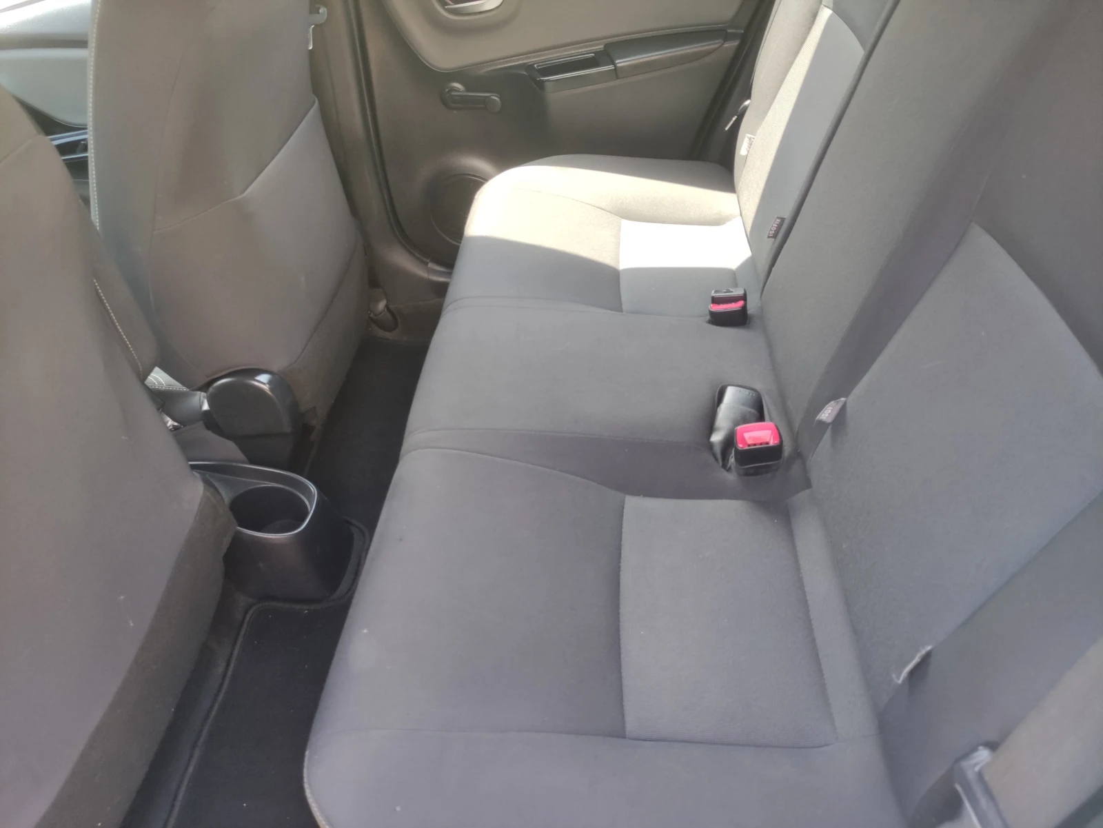 Toyota Yaris 1, 3 vvt като нов 119000км фул екстри  6ск  евро 6, снимка 13 - Автомобили и джипове - 54975884