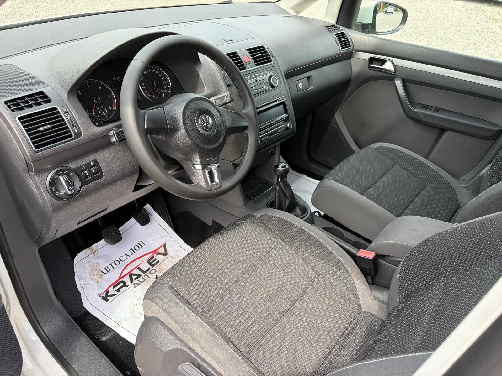 VW Touran 1.6TDI 7-МЕСТА, снимка 5 - Автомобили и джипове - 55071035