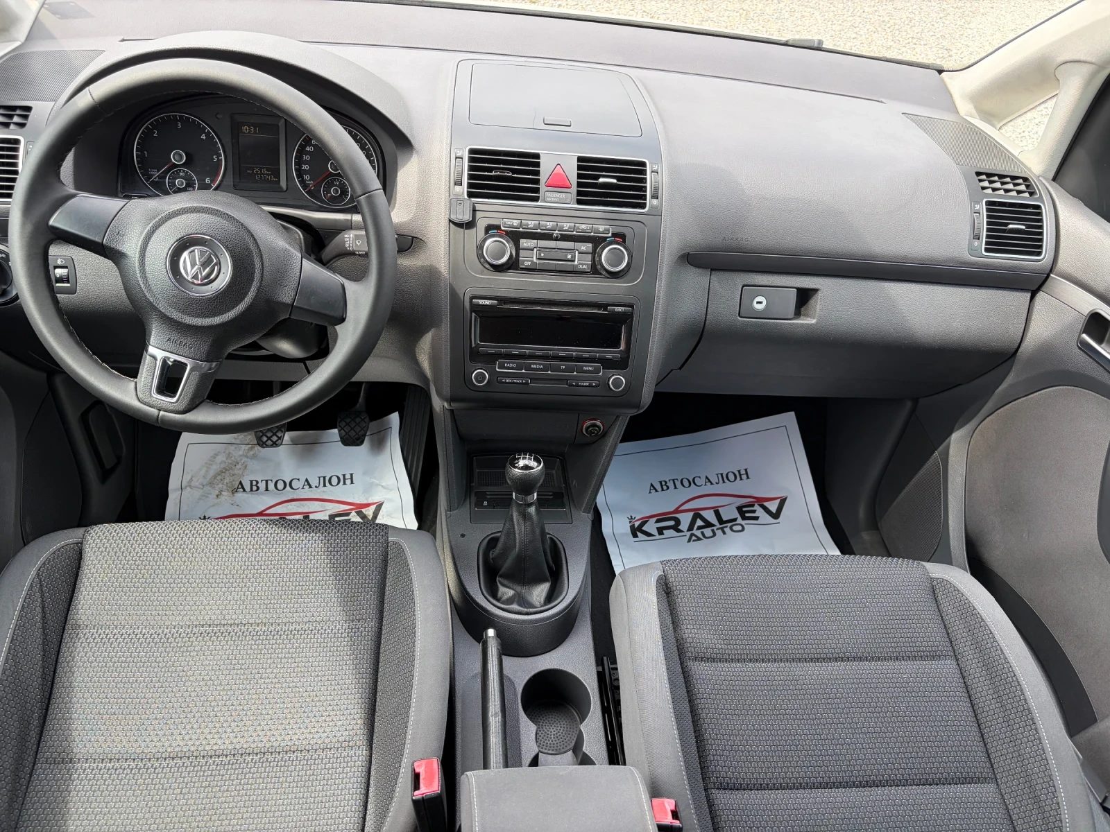 VW Touran 1.6TDI 7-МЕСТА, снимка 7 - Автомобили и джипове - 55071035