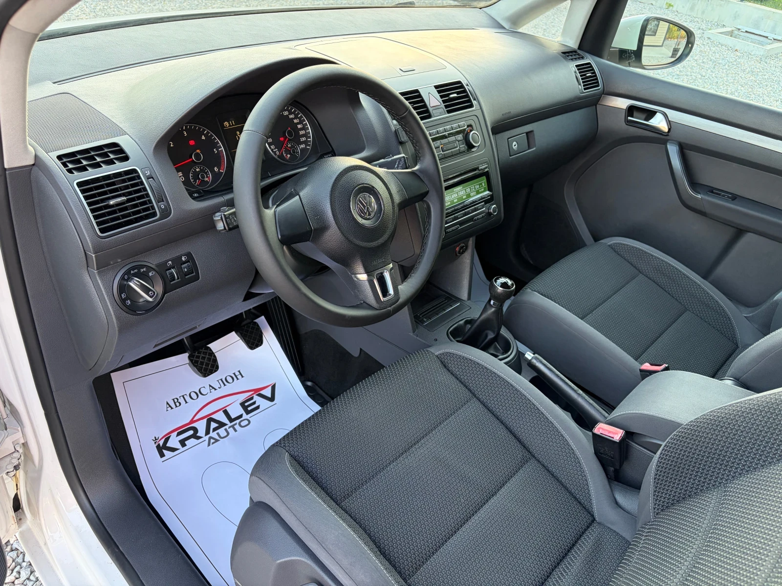 VW Touran 1.6TDI 7-МЕСТА, снимка 5 - Автомобили и джипове - 55071035