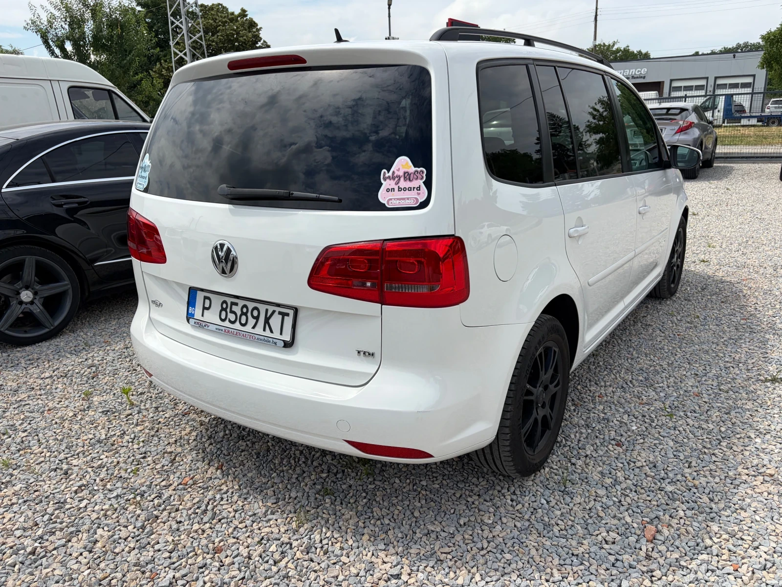 VW Touran 1.6TDI 7-МЕСТА, снимка 3 - Автомобили и джипове - 55071035