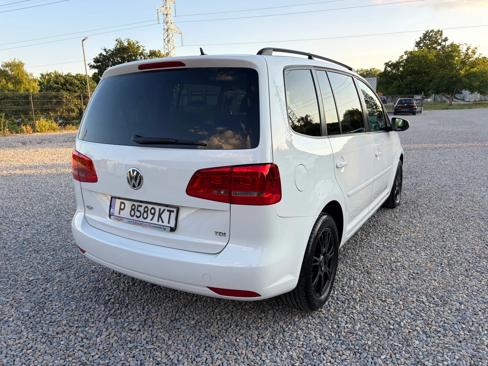 VW Touran 1.6TDI 7-МЕСТА, снимка 4 - Автомобили и джипове - 55071035