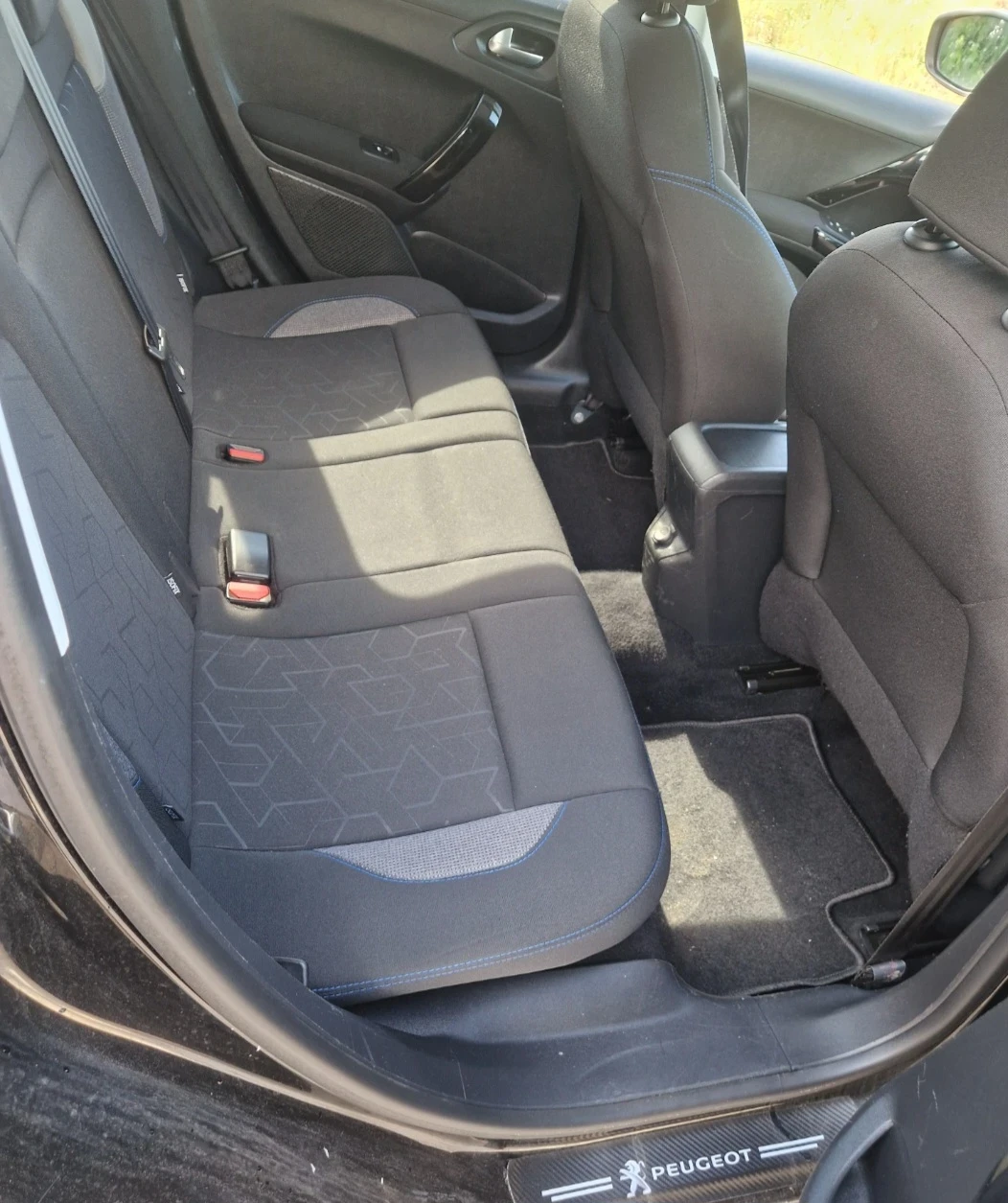 Peugeot 2008 1.5hdi, снимка 8 - Автомобили и джипове - 55080330
