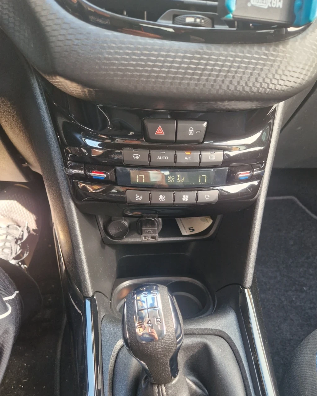Peugeot 2008 1.5hdi, снимка 6 - Автомобили и джипове - 55080330