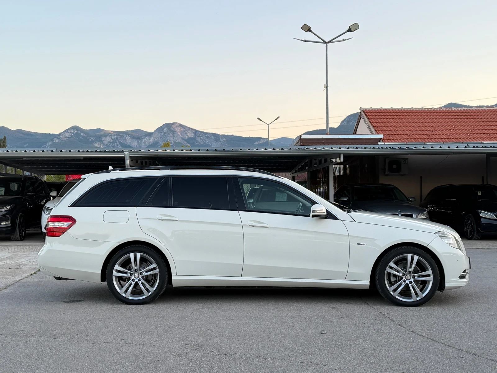Mercedes-Benz E 220 2.2CDI ИТАЛИЯ АВТОМАТ, снимка 4 - Автомобили и джипове - 55732509