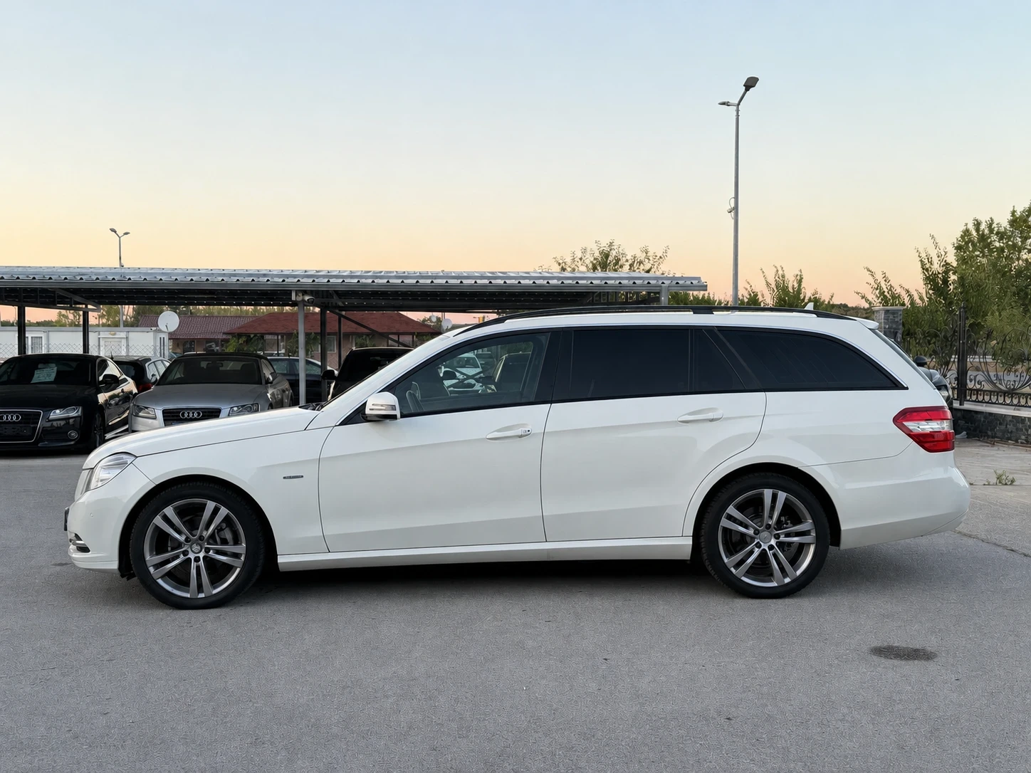 Mercedes-Benz E 220 2.2CDI ИТАЛИЯ АВТОМАТ, снимка 2 - Автомобили и джипове - 55732509