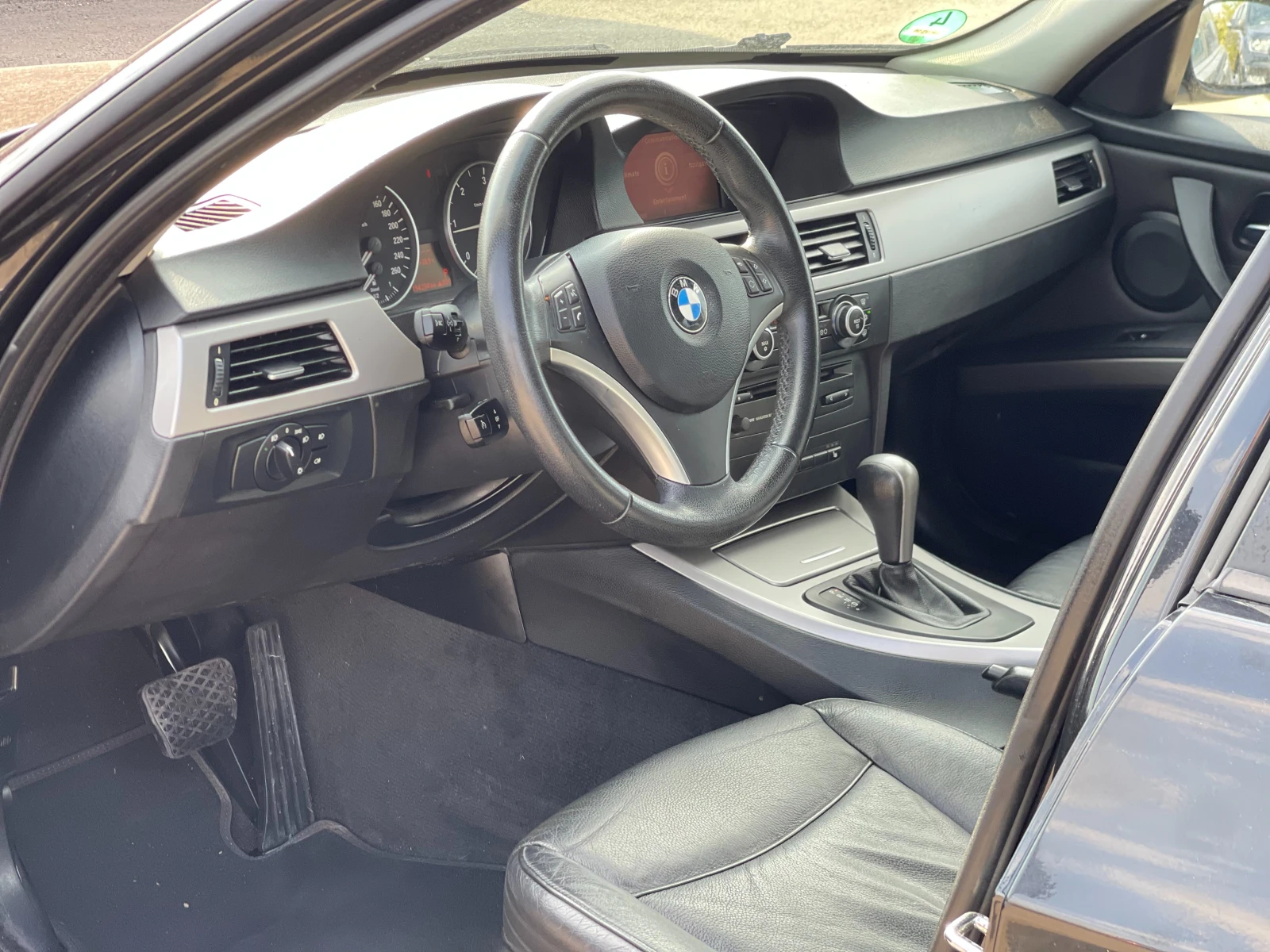 BMW 320 2.0D Edition, снимка 15 - Автомобили и джипове - 55830026