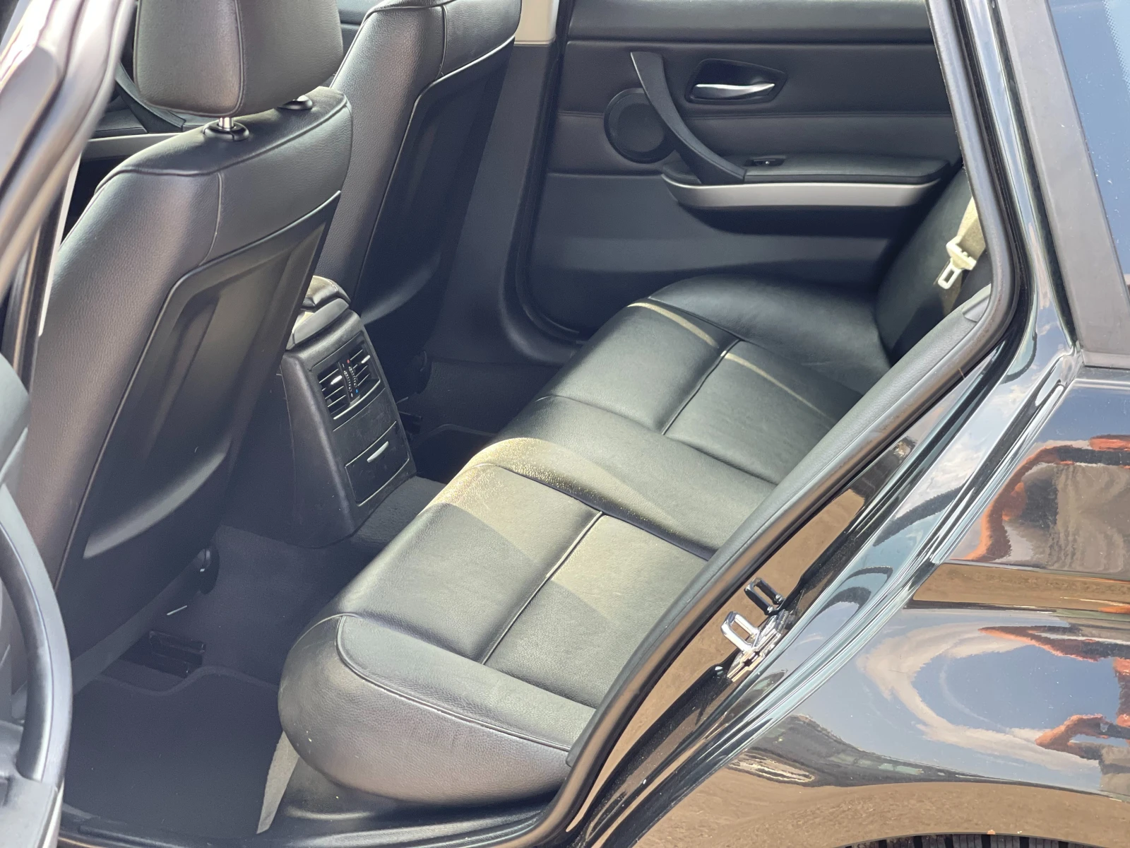 BMW 320 2.0D Edition, снимка 10 - Автомобили и джипове - 55830026